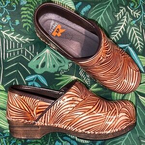 Dansko XP size 39 women’s clogs
